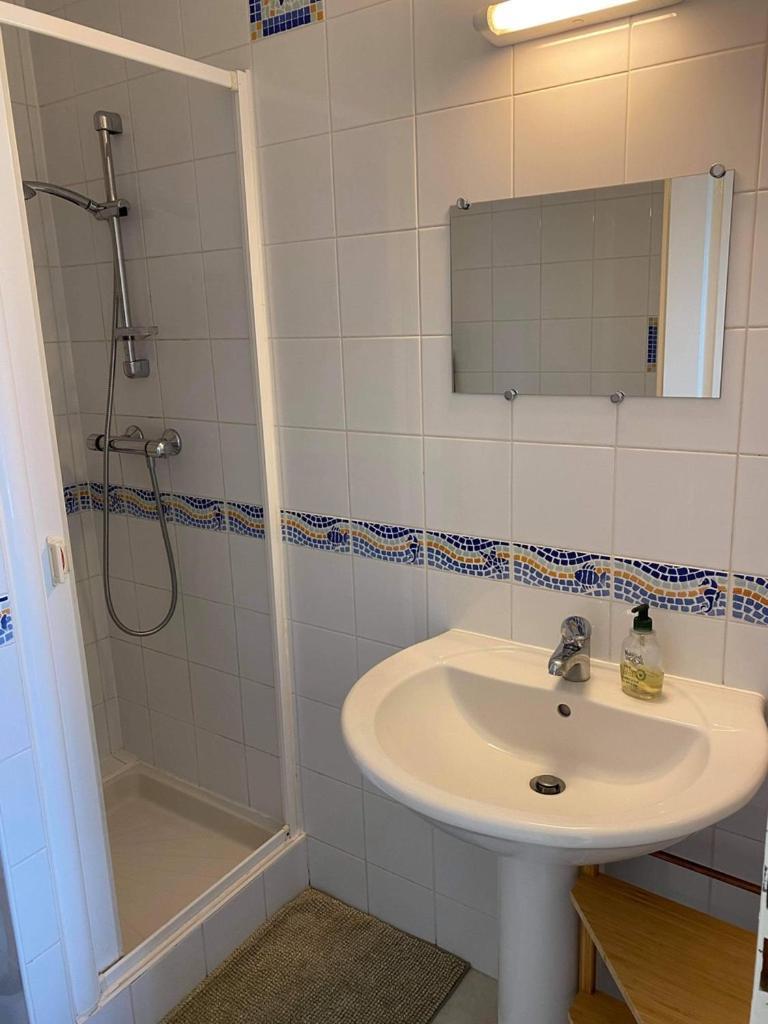 Appartement Ou Studio En Hyper Centre, Pour La Plage Et La Rue Pietonne Il Suffit De Traverser La Rue , Voir La Photo Principale Andernos-les-Bains Kültér fotó