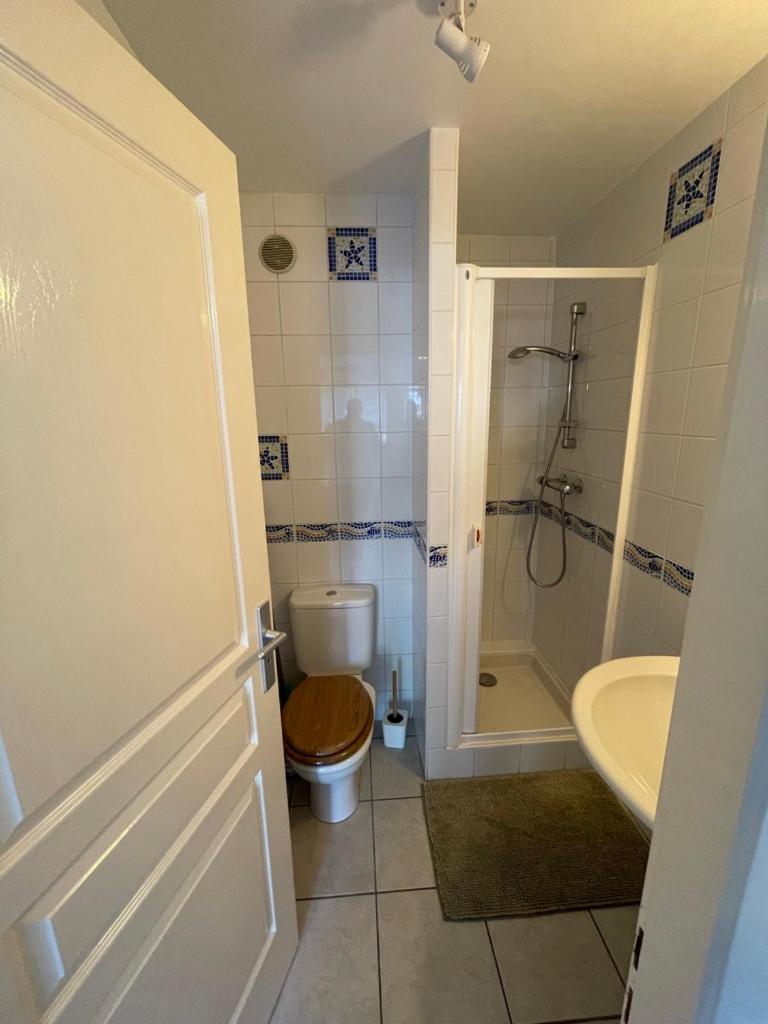 Appartement Ou Studio En Hyper Centre, Pour La Plage Et La Rue Pietonne Il Suffit De Traverser La Rue , Voir La Photo Principale Andernos-les-Bains Kültér fotó