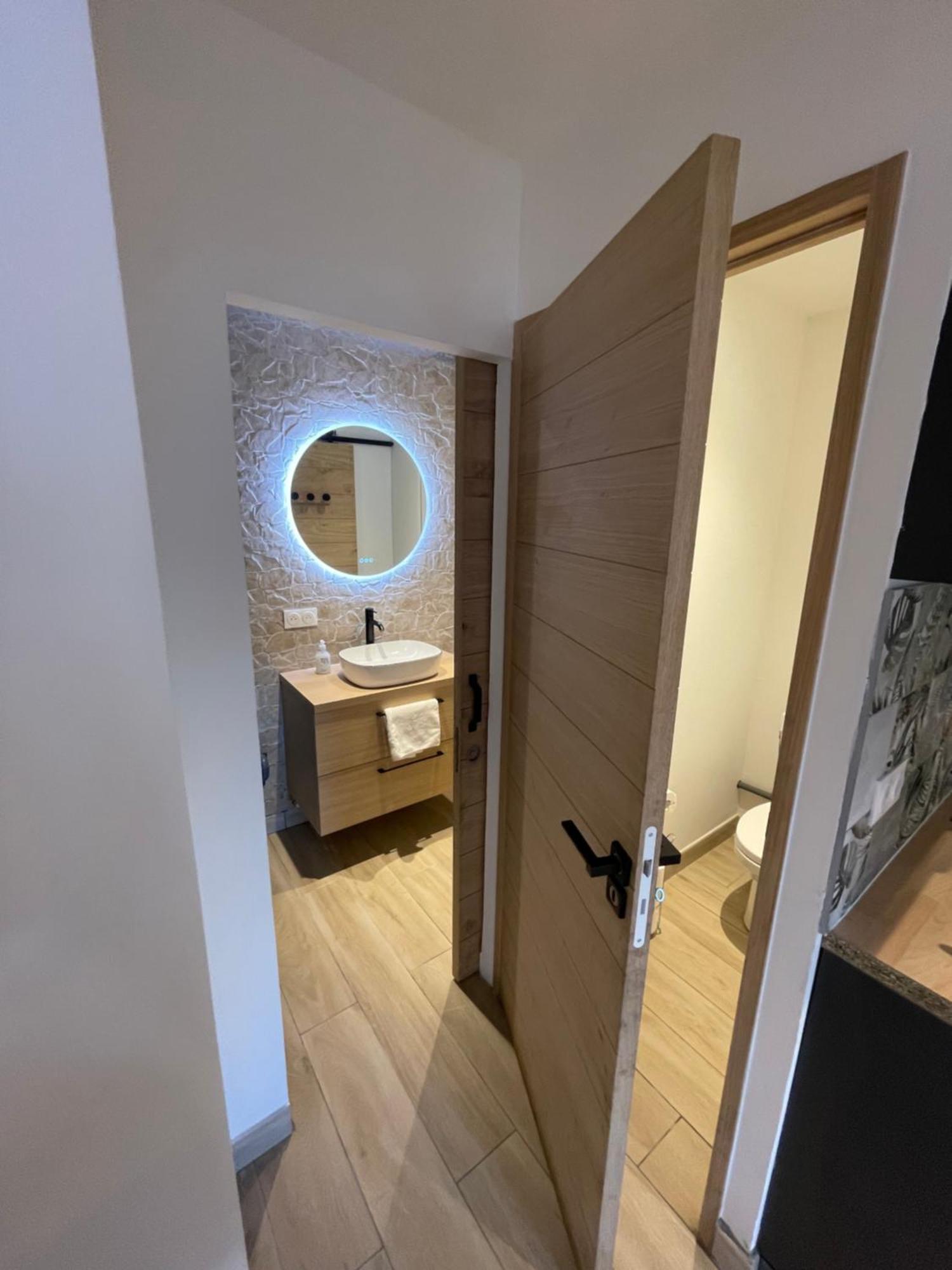 Appartement Ou Studio En Hyper Centre, Pour La Plage Et La Rue Pietonne Il Suffit De Traverser La Rue , Voir La Photo Principale Andernos-les-Bains Kültér fotó
