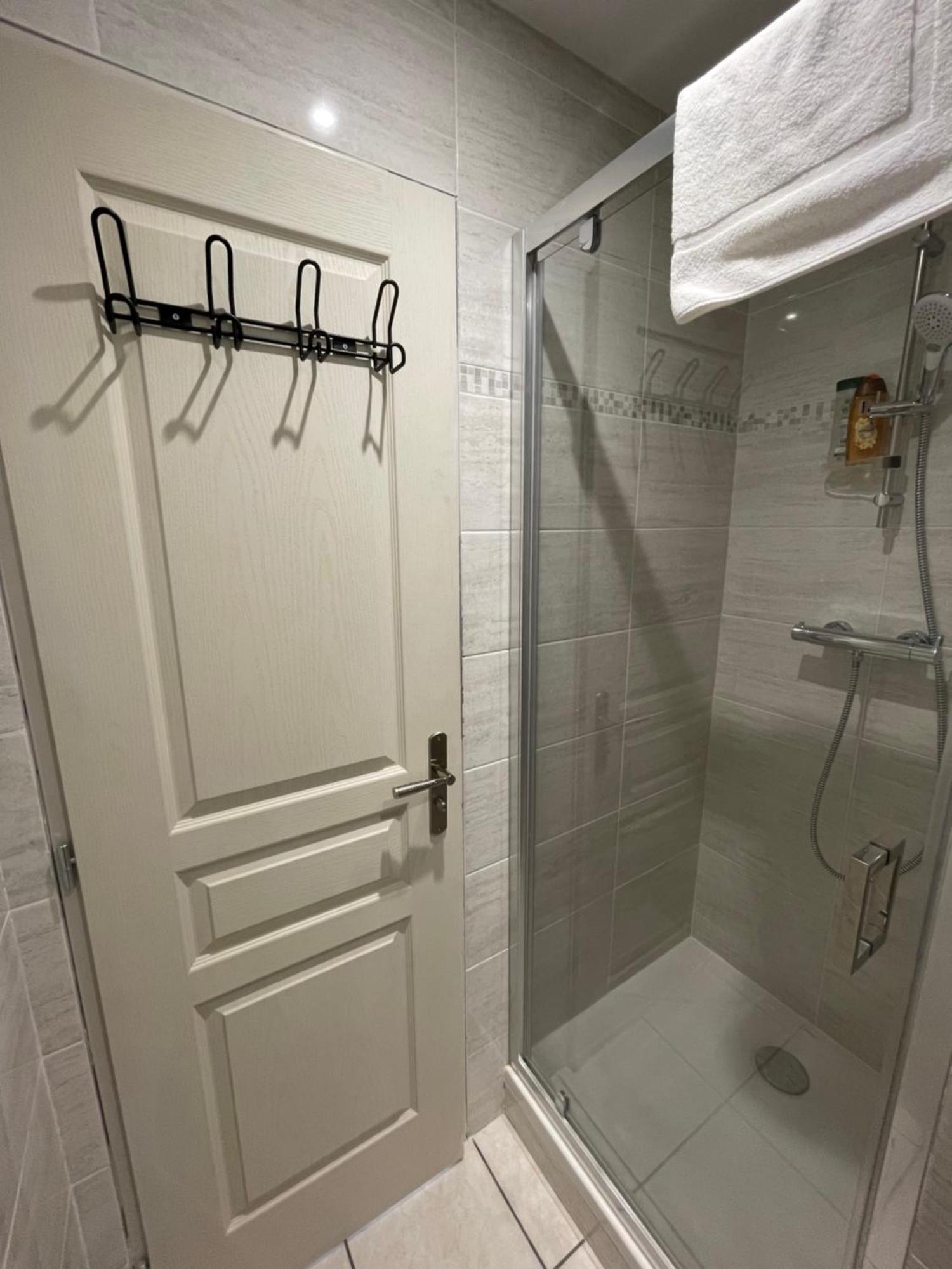 Appartement Ou Studio En Hyper Centre, Pour La Plage Et La Rue Pietonne Il Suffit De Traverser La Rue , Voir La Photo Principale Andernos-les-Bains Kültér fotó